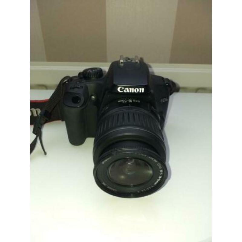 canon eos 1000d met telelens 300mm plus statief