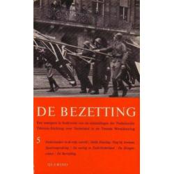 De bezetting. 5-Delige serie van dr. Lou de Jong. Pocketuitg