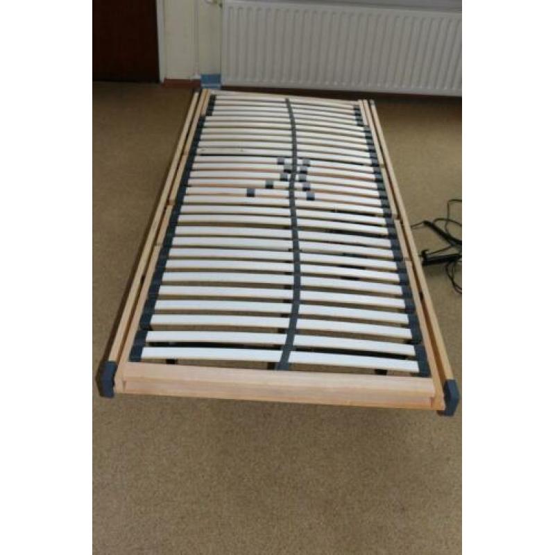 Elektrische lattenbodem 90 x 200 inclusief afneembare poten