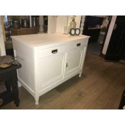 Wit brocante dressoir