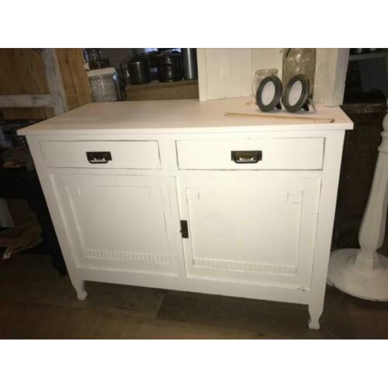 Wit brocante dressoir