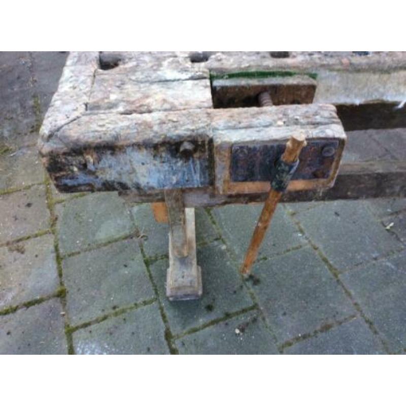 Oude werkbank