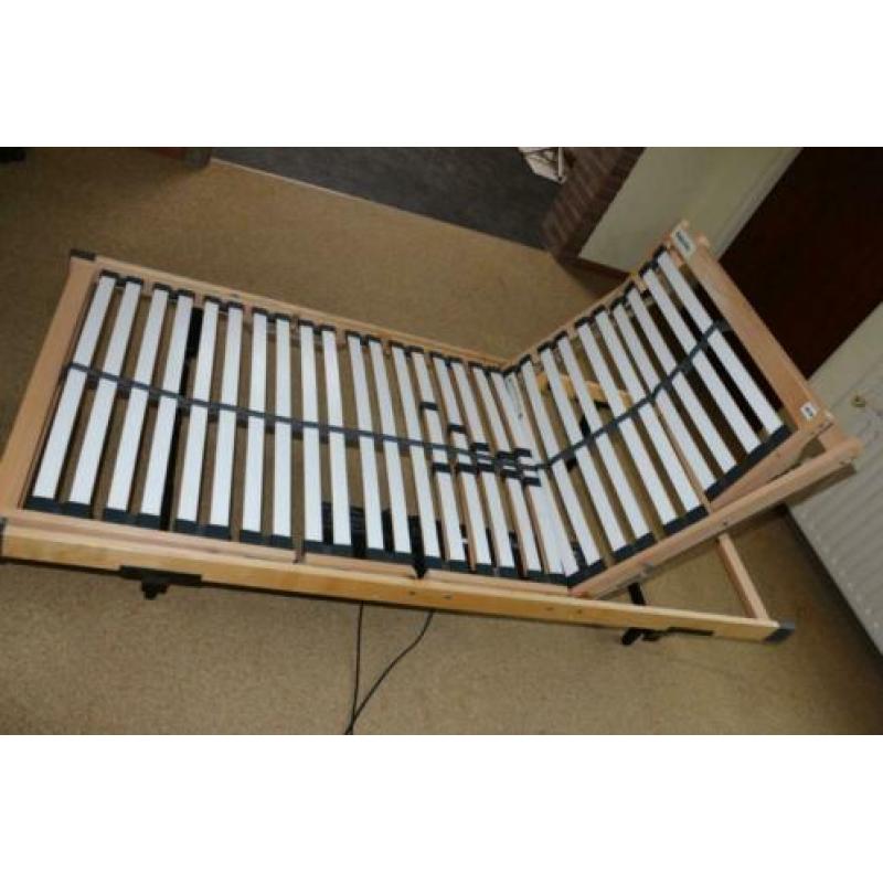 Elektrische lattenbodem 90 x 200 inclusief afneembare poten
