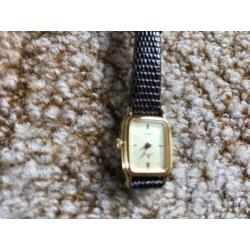 Lorus dames horloge quartz.bandje is versleten aan de binne