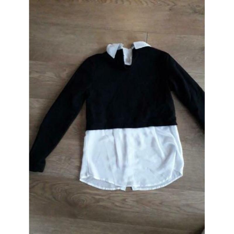 Zwarte meisjes trui met vaste witte blouse