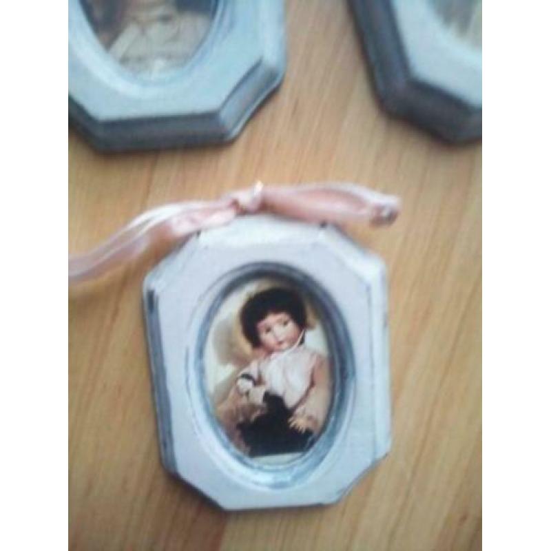 Retro fotolijstjes van Antieke poppen.