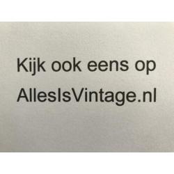 Retro Plateel?? Schaaltje bladmotief bladvorm