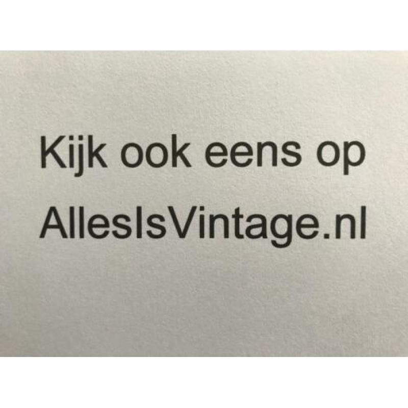 Retro Plateel?? Schaaltje bladmotief bladvorm
