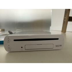 complete wii u set + 4 spellen