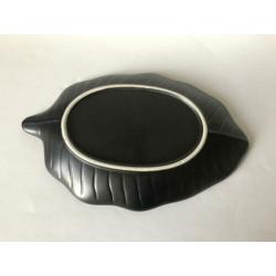 Retro Plateel?? Schaaltje bladmotief bladvorm