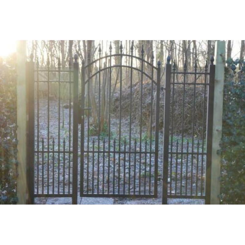 IJzeren inlooppoort / tuinpoort