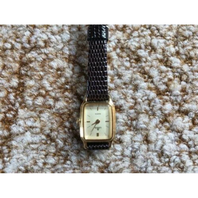 Lorus dames horloge quartz.bandje is versleten aan de binne