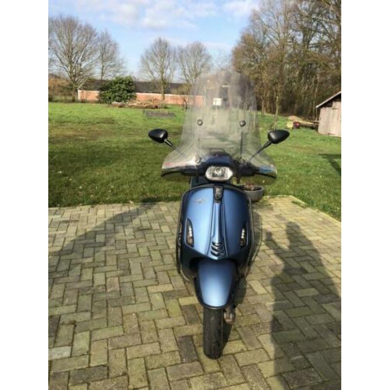 vespa sprint 4t 2v blauw (custom)