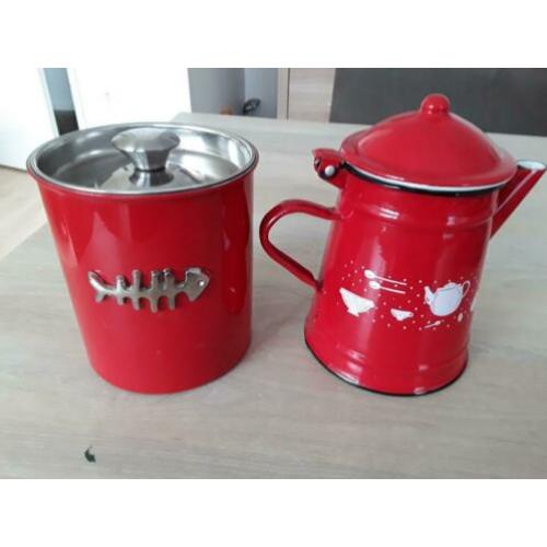 Theepot en voorraadbus