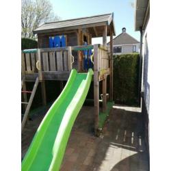 Groot speelhuis van jungle gym! Met glijbaan.