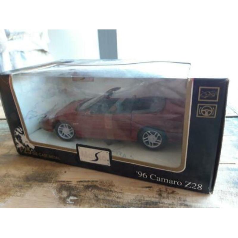 Chevrolet Camaro Z28 1996 Maisto 1:24 nieuw doos origineel