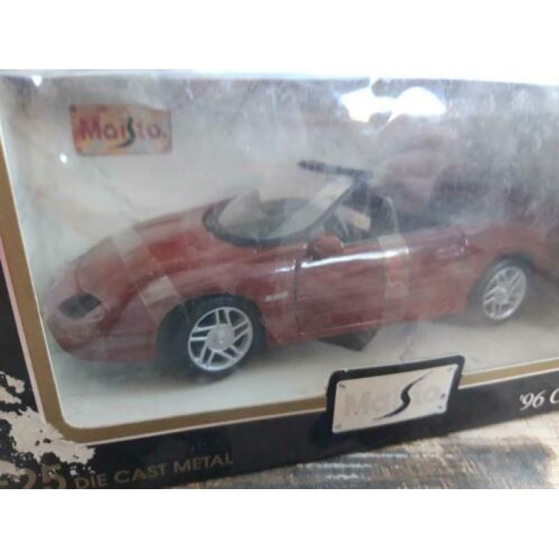 Chevrolet Camaro Z28 1996 Maisto 1:24 nieuw doos origineel