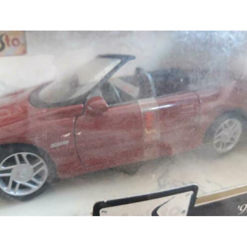 Chevrolet Camaro Z28 1996 Maisto 1:24 nieuw doos origineel