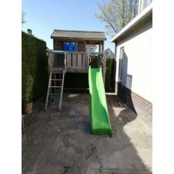 Groot speelhuis van jungle gym! Met glijbaan.