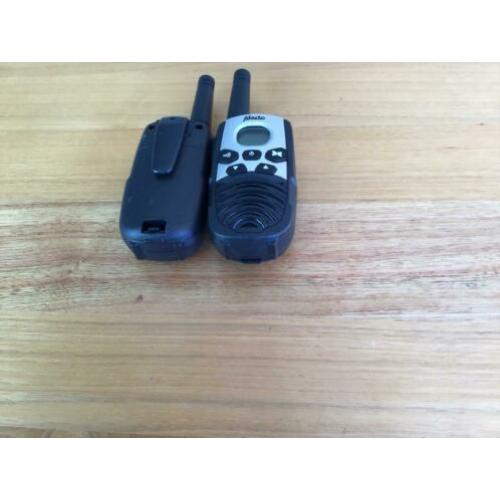 2 walkie talkies