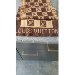 Louis vouitton sjaal ,doos en bag aanwezig
