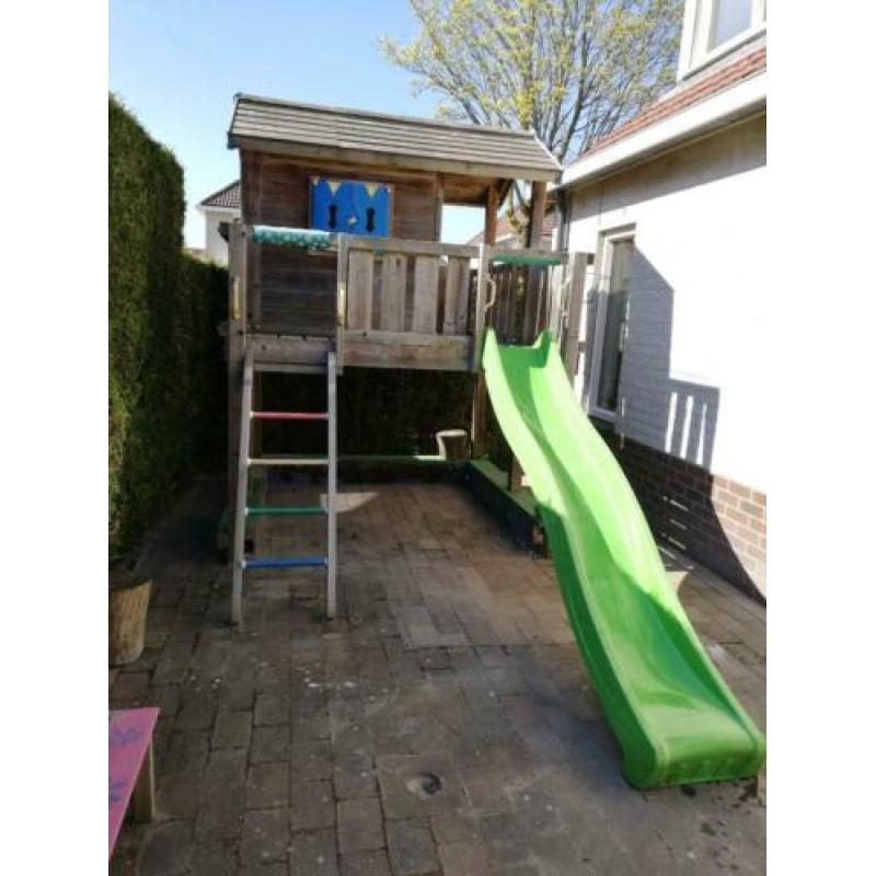 Groot speelhuis van jungle gym! Met glijbaan.