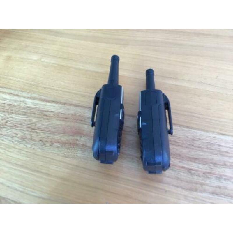 2 walkie talkies