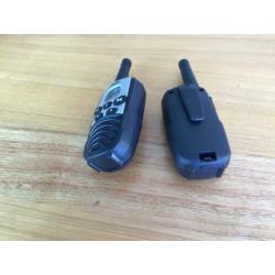 2 walkie talkies