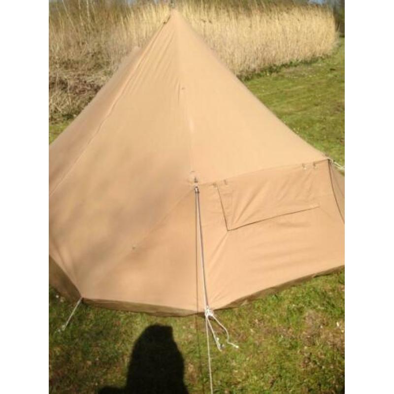 Esvo Cherokee tent.