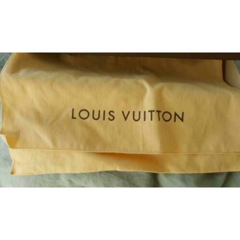 Louis vouitton sjaal ,doos en bag aanwezig