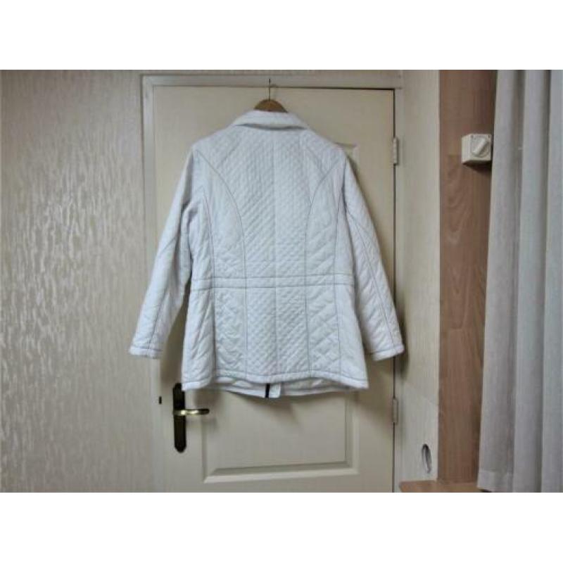 Bonita witte jas-bodywarmer 4 buiten en 1 binnenzak Mt 46-48