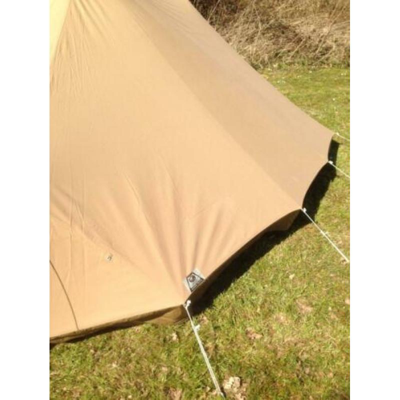 Esvo Cherokee tent.
