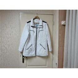 Bonita witte jas-bodywarmer 4 buiten en 1 binnenzak Mt 46-48
