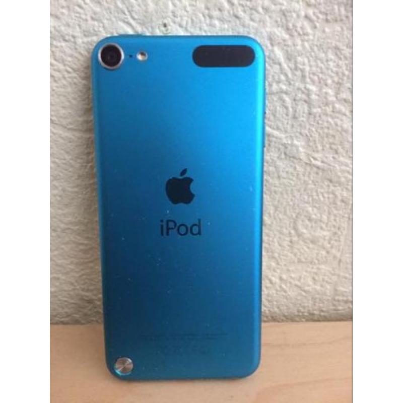 Ipod Touch met 4 hoesjes (5e generatie)