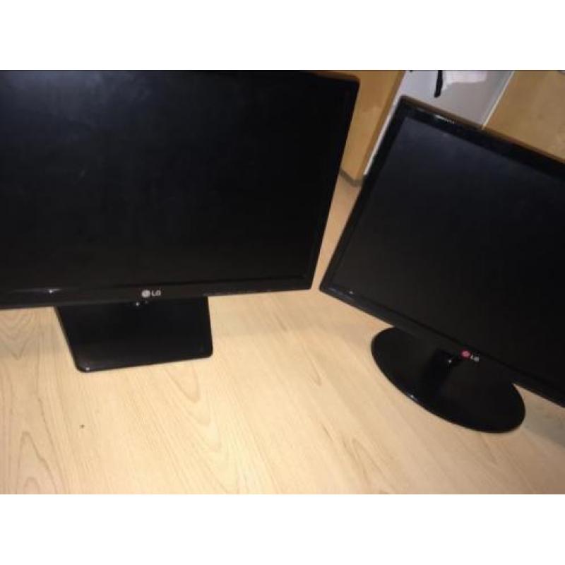 2 LG Beeldschermen