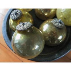 6 antieke, gouden kerstballen