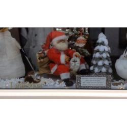 Bewegende kerstman op slee - etalage - decoratie - kerst