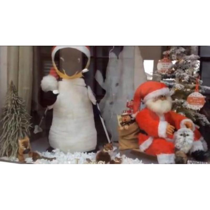 Bewegende kerstman op slee - etalage - decoratie - kerst