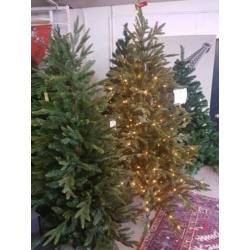 Nieuwe kunstkerstbomen voor weggeef prijzen