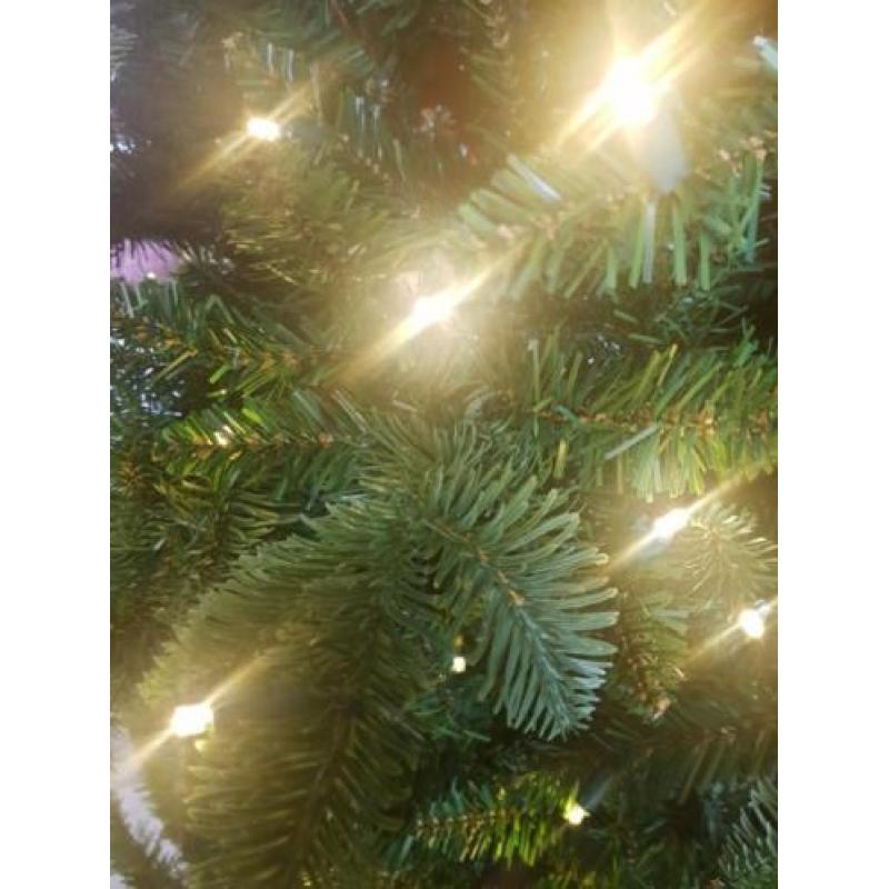 Nieuwe kunstkerstbomen voor weggeef prijzen