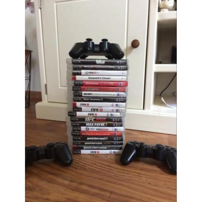 PlayStation 3 met 25 games en 3 controllers.