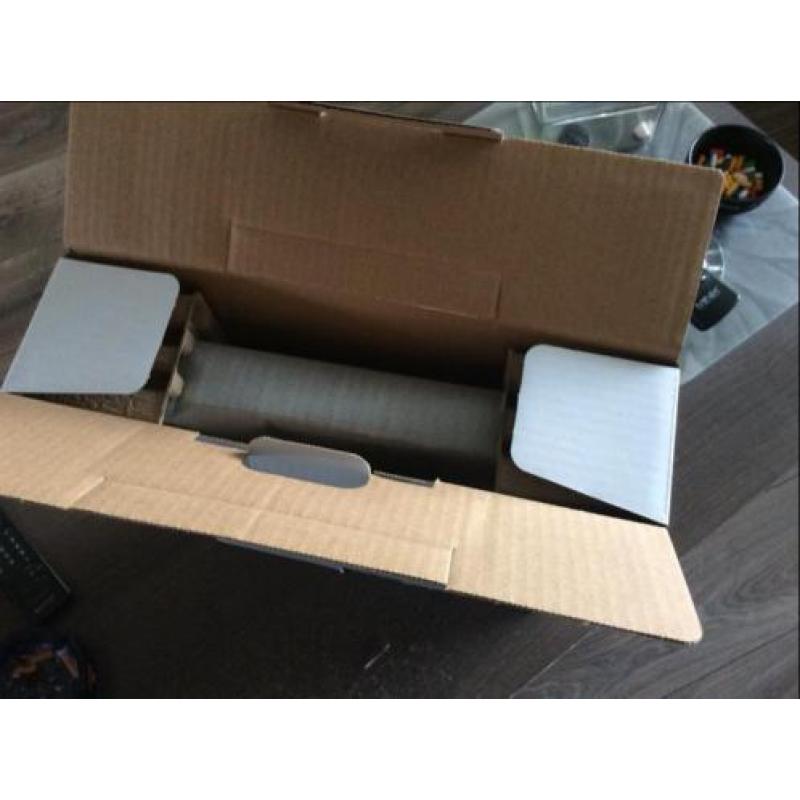 PlayStation 4 Slim 500GB nieuw in doos + 2 games