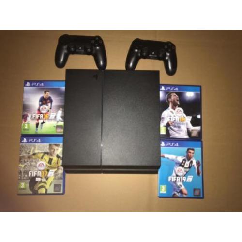 Playstation 4 met 2 controllers en FIFA