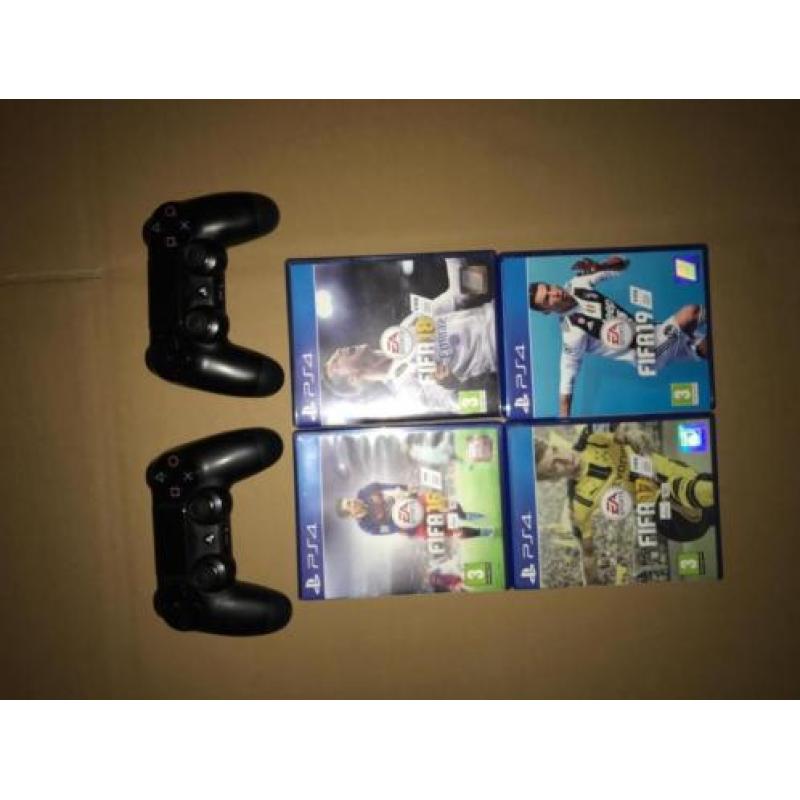 Playstation 4 met 2 controllers en FIFA