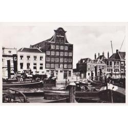 Dordrecht. 2 x. Schepen.