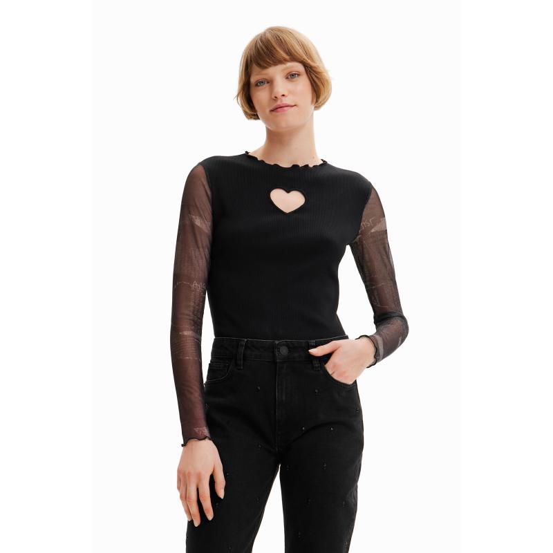 Combination heart cut-out T-shirt